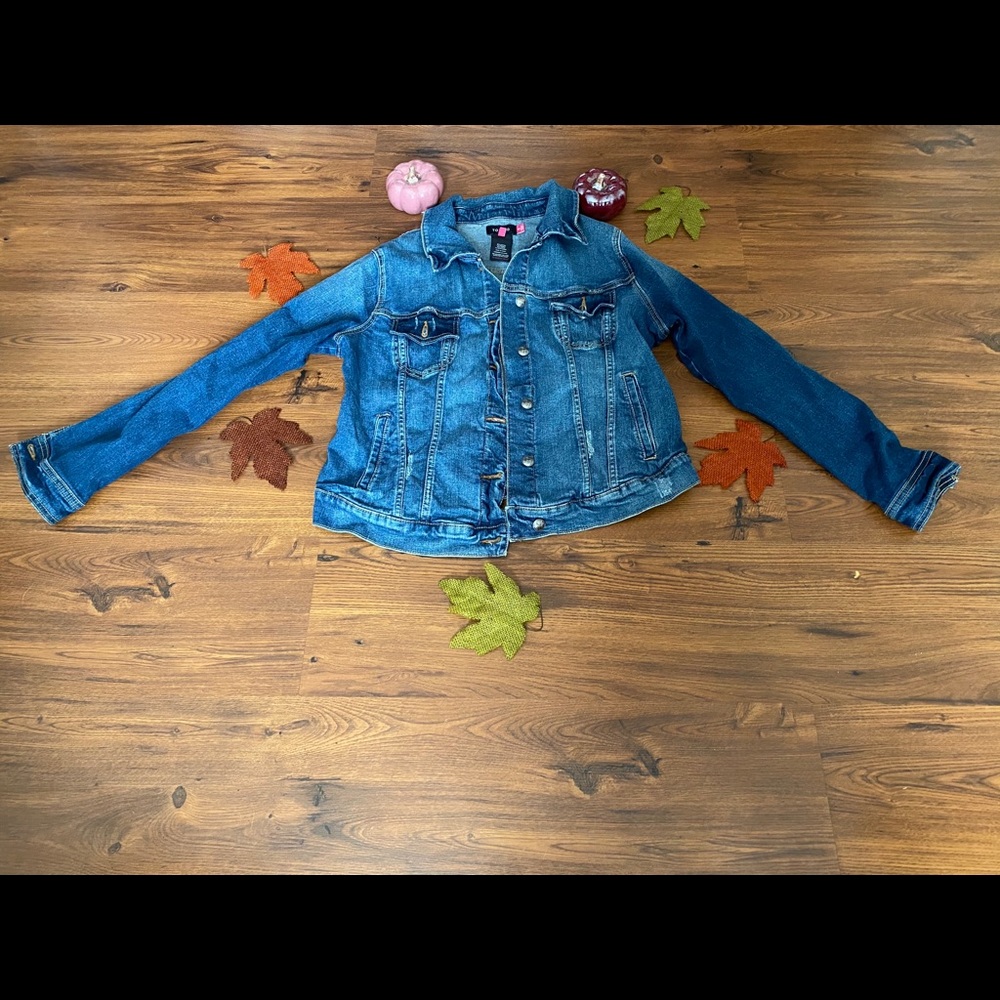 Excellent condition-Torrid Blue Jean jacket - Picture 2 of 4